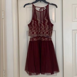 Dillard’s Maroon/Gold Juniors Dress
